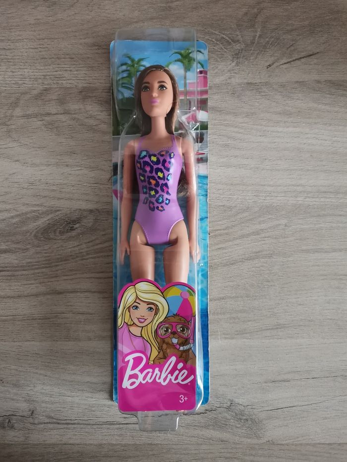 Barbie neuve à la plage en maillot de bain

Jamais ouverte - photo numéro 6