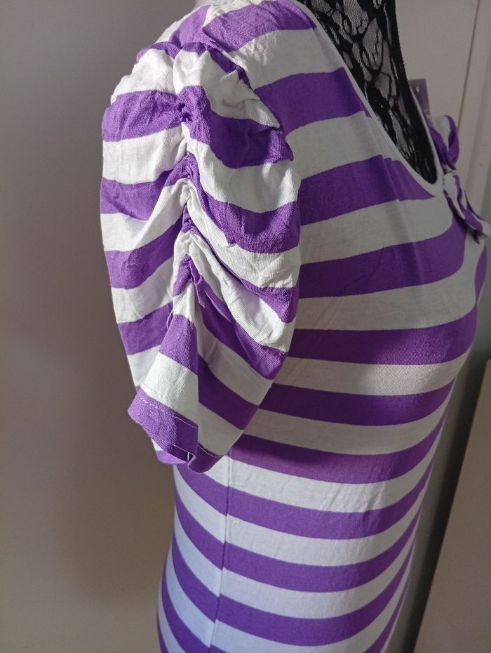 Joli tee-shirt avec p'tite dentelle à l' arrière - photo numéro 4