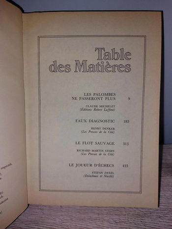 Livre avec plusieurs histoires