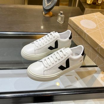 39:Baskets blanches VEJA disponibles. Un modèle prisé des célébrités et des blogueurs de mode en Eur