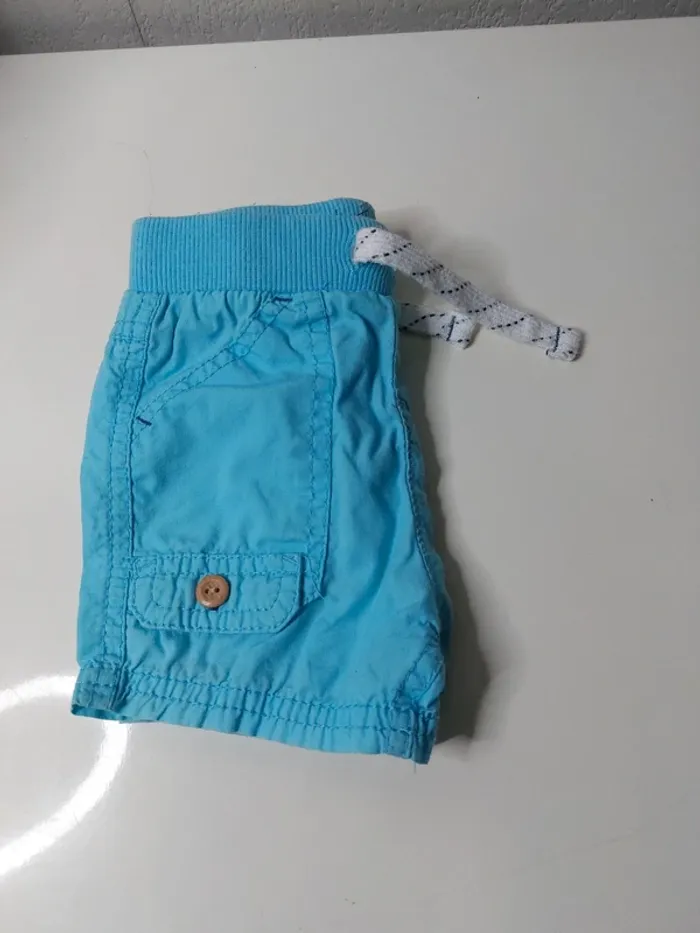 Short bleu " Kiabi" - photo numéro 3