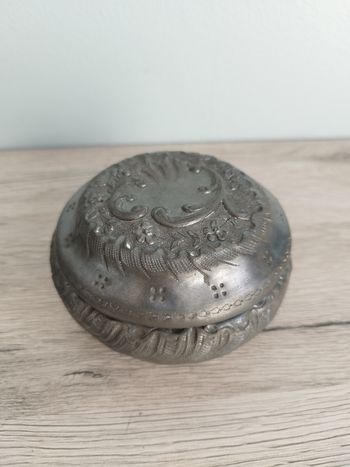 Jolie boite métallique 