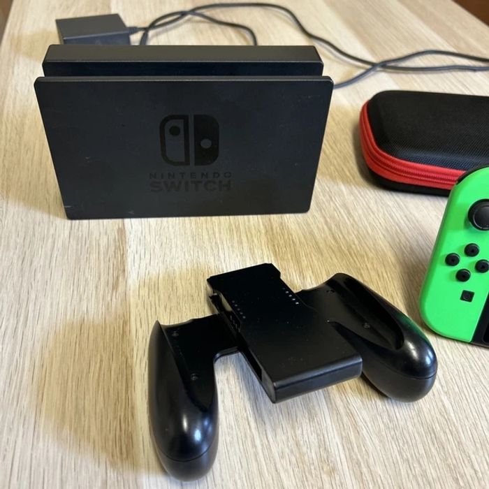 Console Nintendo Switch V2 - photo numéro 3