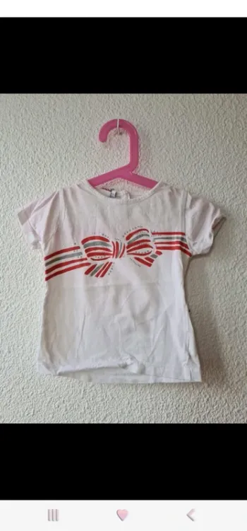 tee-shirt blanc avec cœur nœud