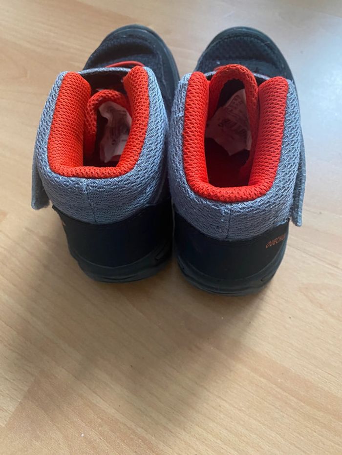 Chaussures de randonnée Quechua Taille 26 - photo numéro 2