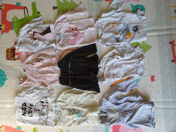 Vêtements 6 mois (body, pyjamas, t-shirt, pantalon, pull, robes) - photo numéro 9