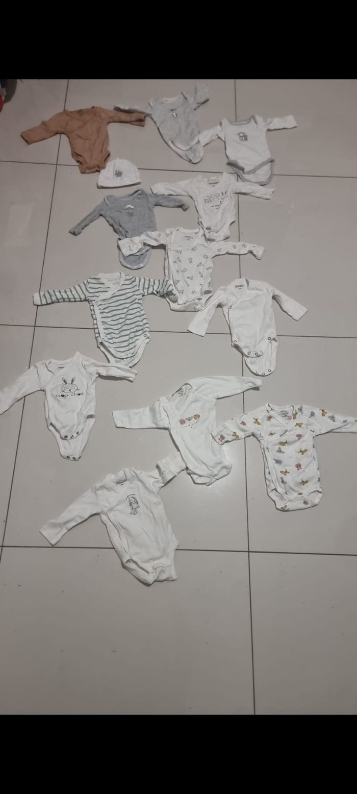 Lot de 12 body bébé taille naissance -1 mois  bout'Chou -kiabi