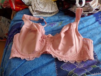 Soutien gorge rose 105C neuf