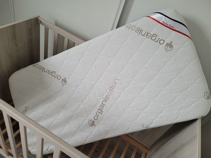 Ensemble lit, matelas, table à langer - photo numéro 6