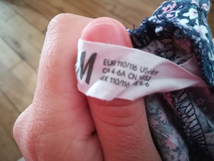 Superbe short motifs fleuris 4-6 ans 3€ - photo numéro 2