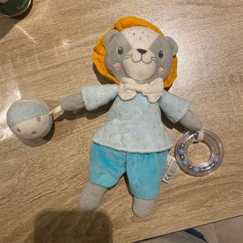 Peluche avec hochets