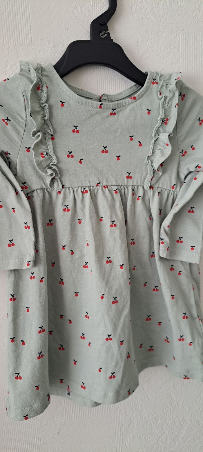 Robe avec des cerises 12 mois - photo numéro 2