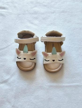 Magnifique sandales licorne