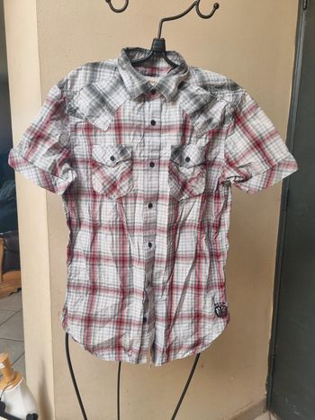 Chemise manches courtes grise, blanche et rouge