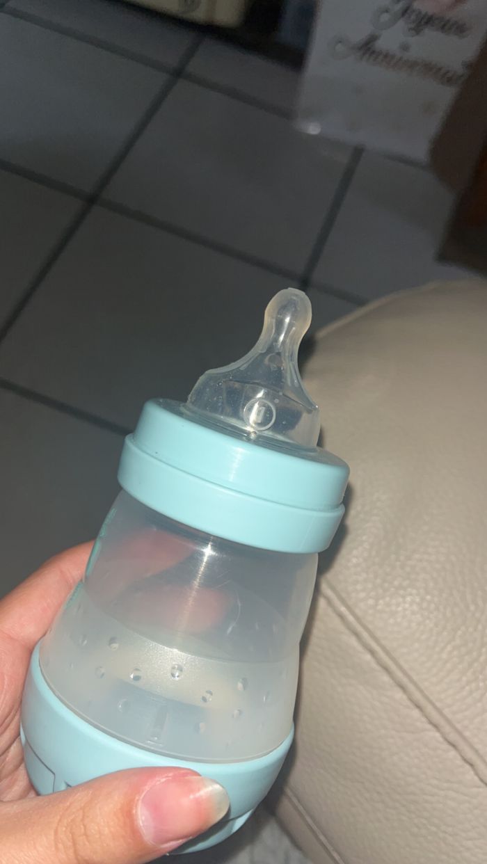 Petits biberons mam quasi neufs - photo numéro 2