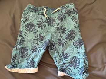 Short souple bleu vert avec motifs feuilles  10 ans 140 cm