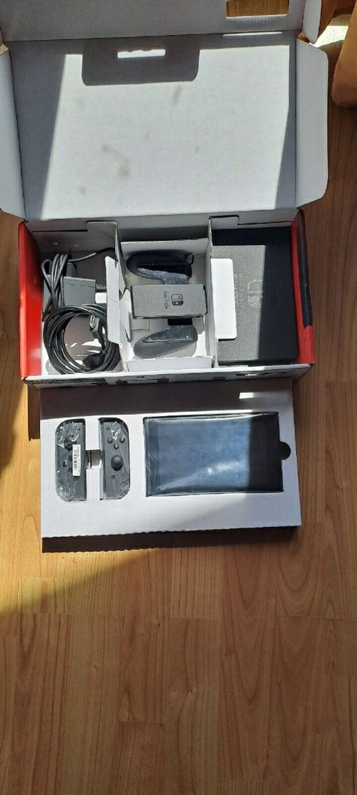 Nintendo Switch Oled - photo numéro 4