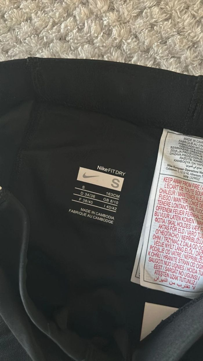 Short de running nike taille S - photo numéro 2