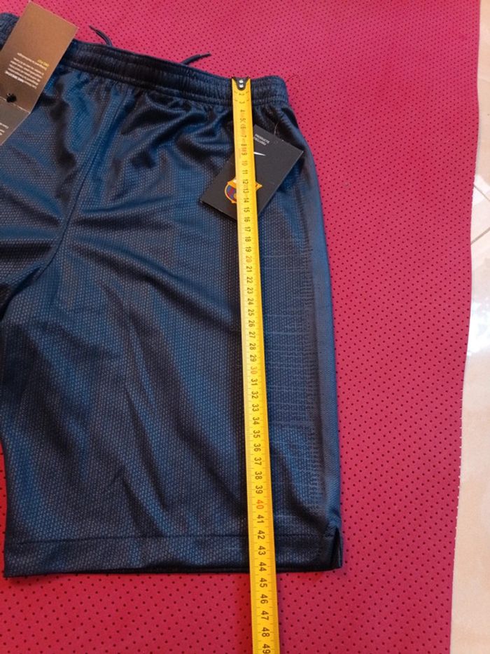 Short de foot FC Barcelone+ chaussettes, Nike Authentique Officiel taille 12/13 ans, Neuf - photo numéro 17