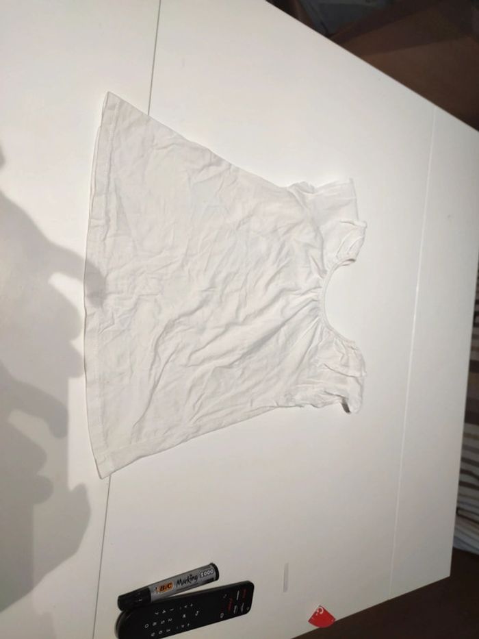 Tee shirt blanc volants épaules Kiabi 8 ans - photo numéro 2