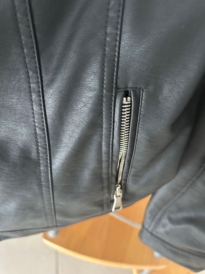 Veste noir en similicuir - photo numéro 3