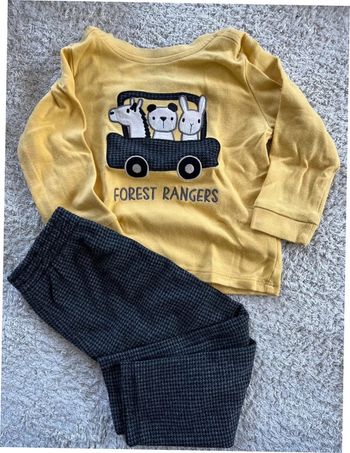 Ensemble teeshirt manches longues et pantalon assorti taille 18 mois