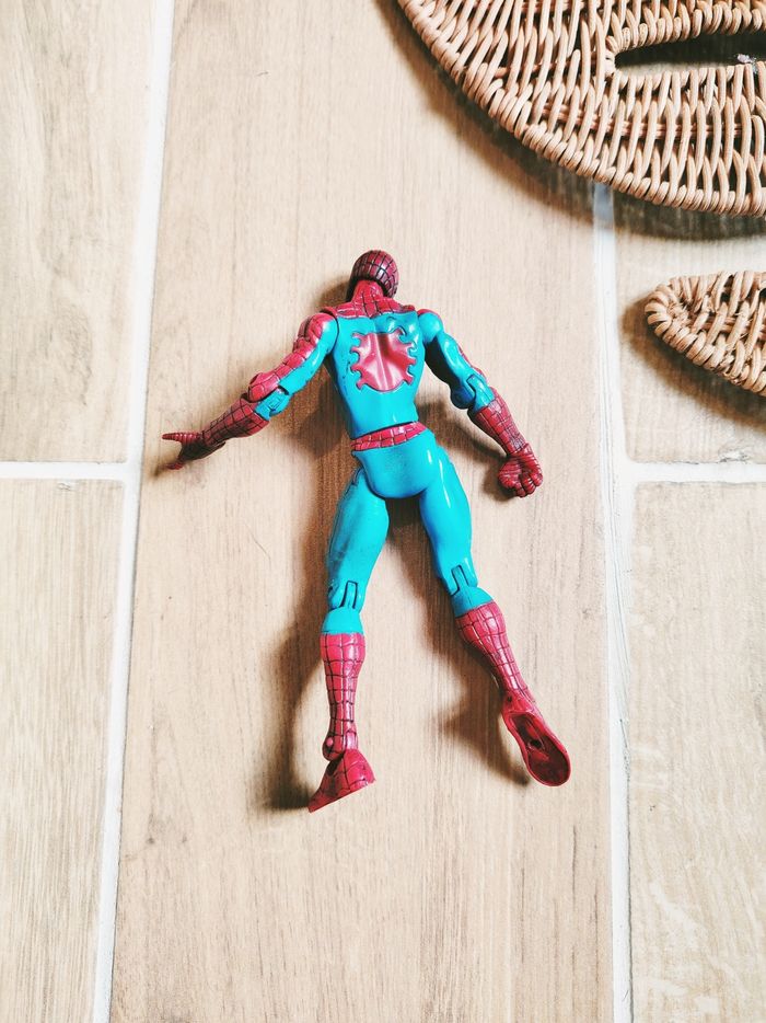 🦟Figurine Spider-man Avengers catapulting année 2002 marque Toy biz - photo numéro 2