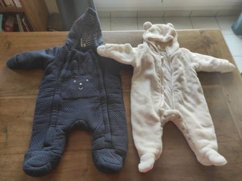 Lot 2 combinaisons hiver 3 mois