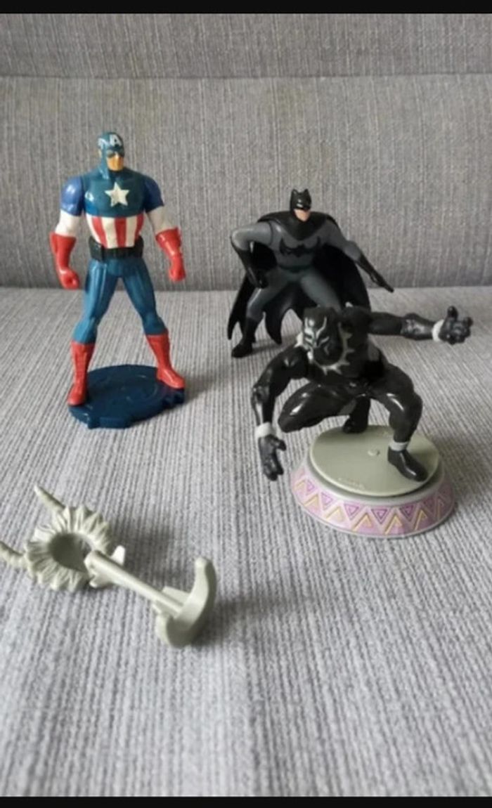 lot de 3 personnages marvel captain america - batman - black panther Très bon état