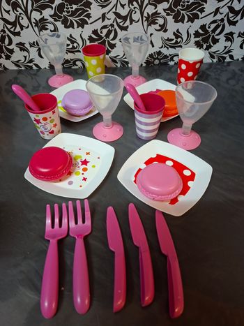 Dinette enfant ensemble anniversaire et macarons