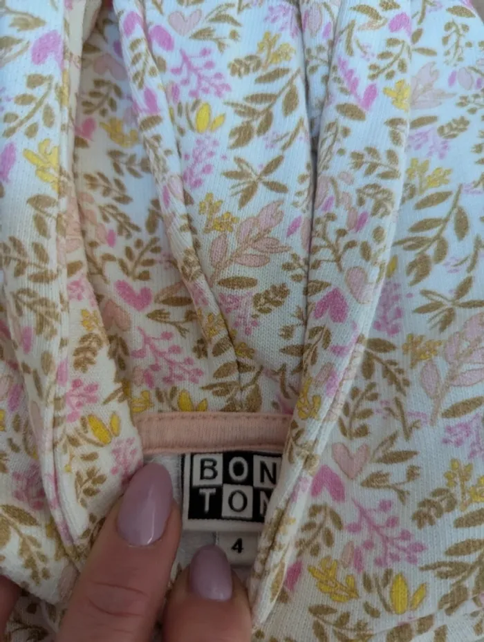 Ensemble jogging bonton fleuri et cœurs 4 ans