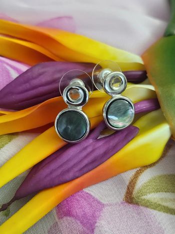 Boucles d oreilles pitons avec pierres style labradorite modèle 2, ikita, acier inoxydable