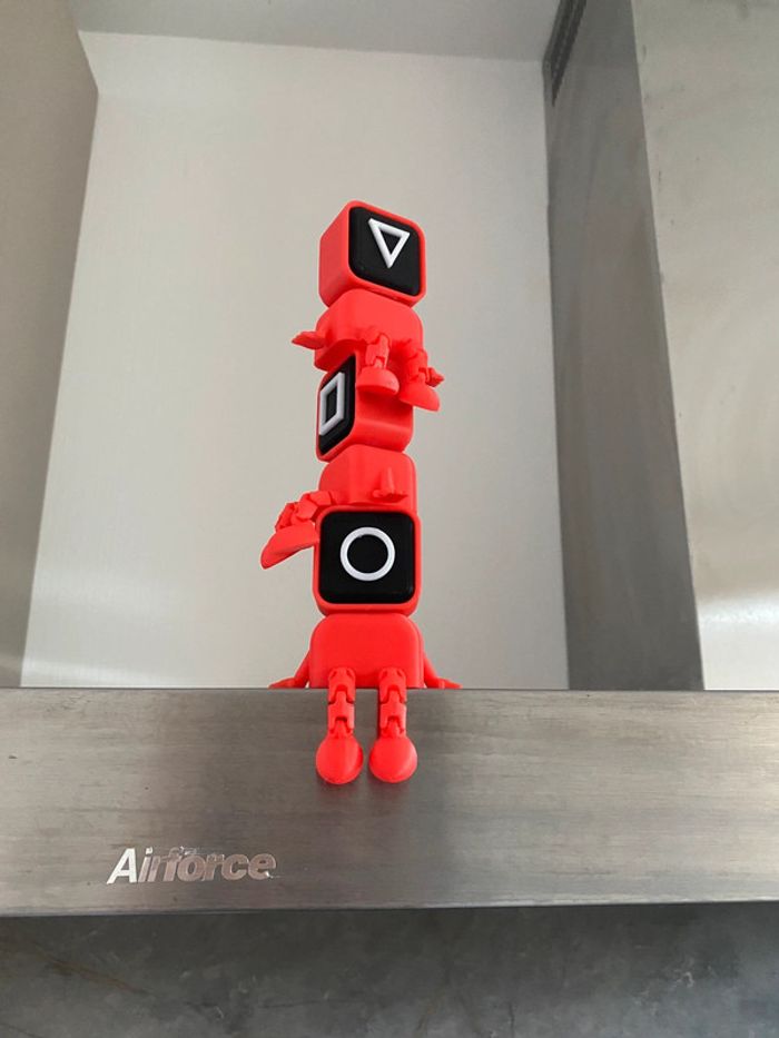 Lot de trois figurines squid game - photo numéro 2