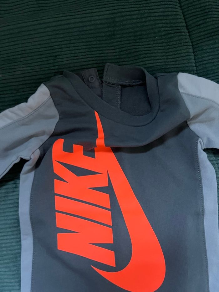 Combi Nike 3 mois - photo numéro 2