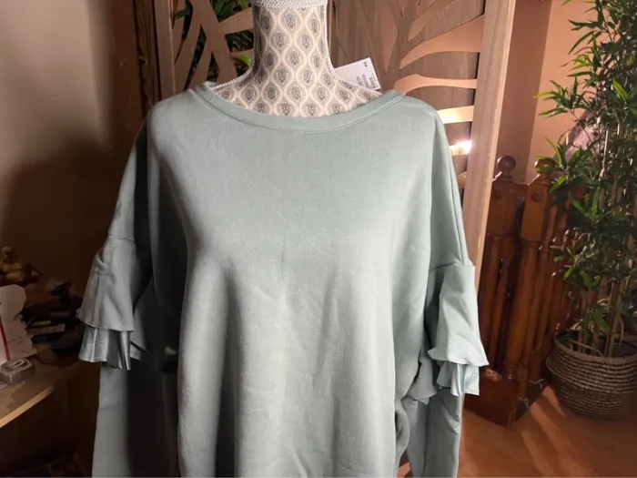 Pull sweat oversize neuf avec étiquette H&M vert manches volantées satin taille XL chaud