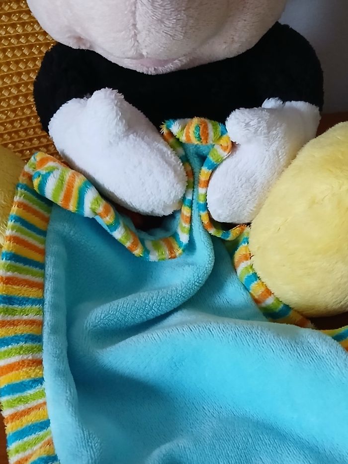 Doudou-Peluche Mickey avec mouchoir *Disneyland - photo numéro 4