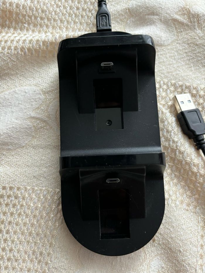 station de chargement  pour Manette de PS4 - photo numéro 4