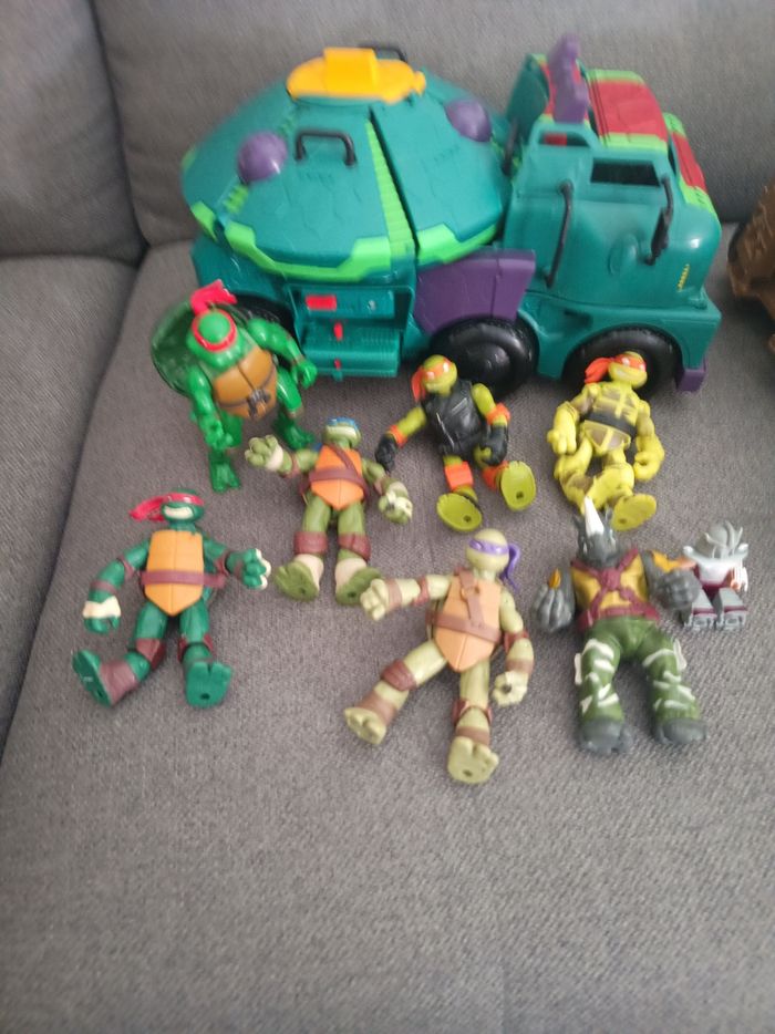 Gros lot de  tortues ninja dont un camion - photo numéro 2