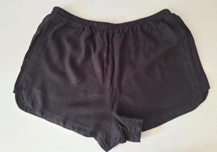 Short noir fluide et large - photo numéro 4