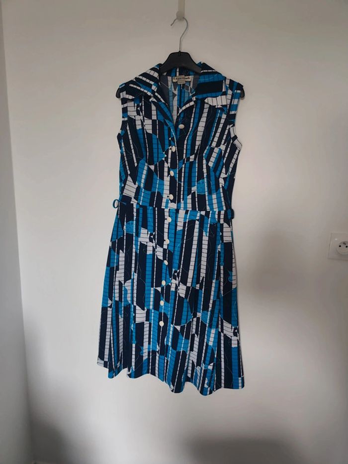 Robe bleue vintage motifs graphiques