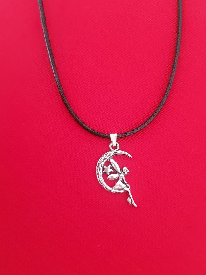 Collier cordon noir réglable fee clochette sur la lune