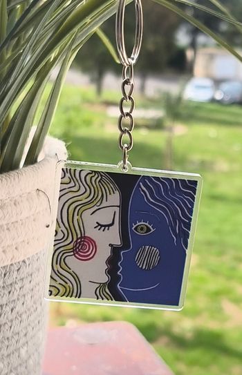 Porte-clé Recto/verso – 6 cm – visages artistiques Fait Main