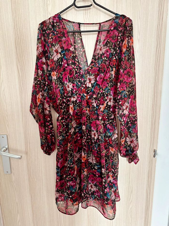 Robe courte fleurie manches longues rose taille 36 Naf Naf