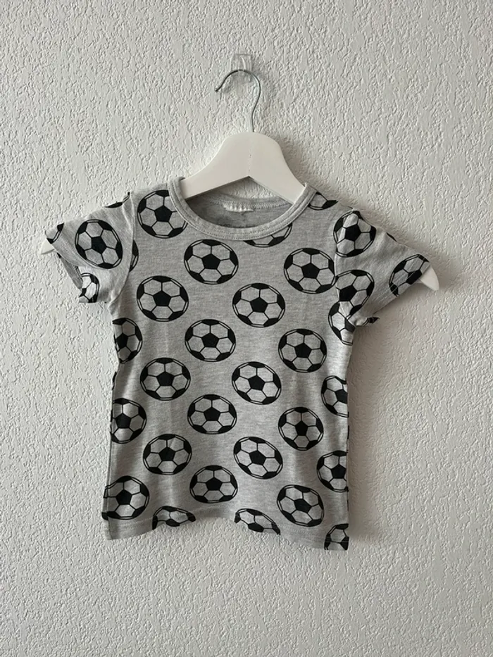 T-shirt H&M garçon 2 ans – gris motif ballons de foot