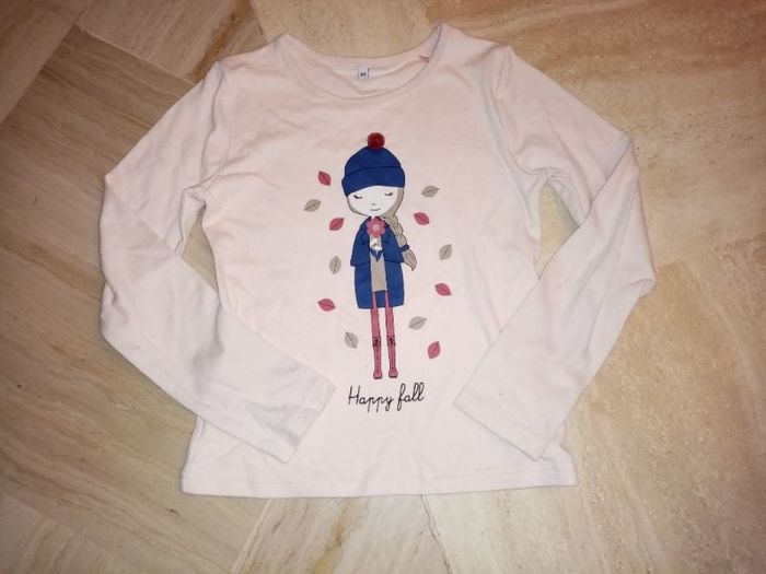 Haut avec petit pompon sur le bonnet