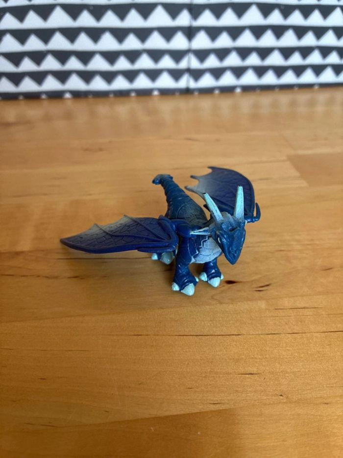Jeune dragon ubisoft bleu