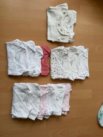 Lot bodys bébé fille 3 mois