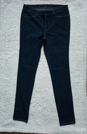 Pantalon skinny taille 38.