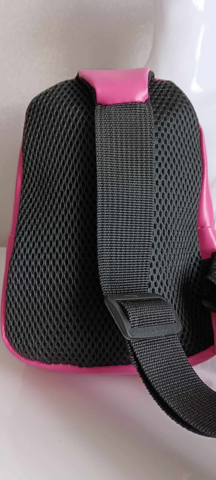 Petit sac rose et noir à porter sur la poitrine - photo numéro 9