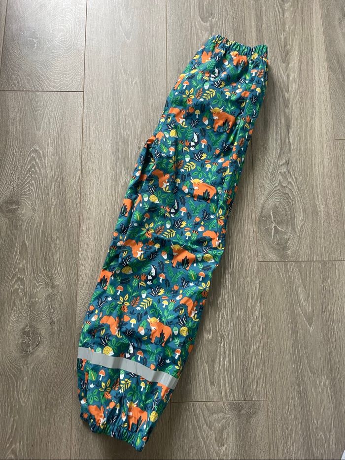 Kid’s Rain Rain Or Shine Trousers Pantalon de pluie imperméable de la marque Frugi taille 9/10 ans Porté 1/2 fois - photo numéro 3